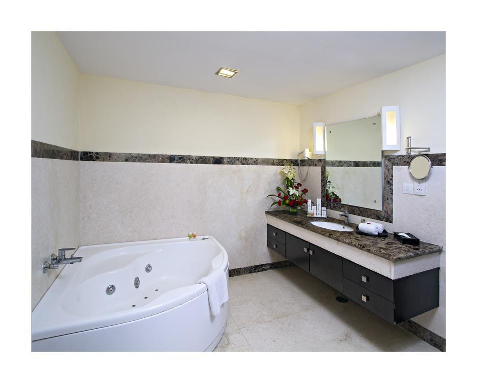 Executive Suite with One way Airport transfer,15% Discount on Food and Soft Beverage and Spa,254794401:JPEG