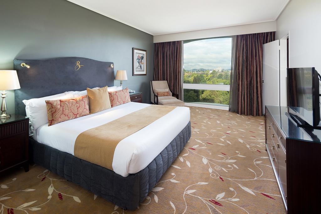 Executive Spa Suite - Bottle of French Champagne and complimentary self parking,324662797:JPEG