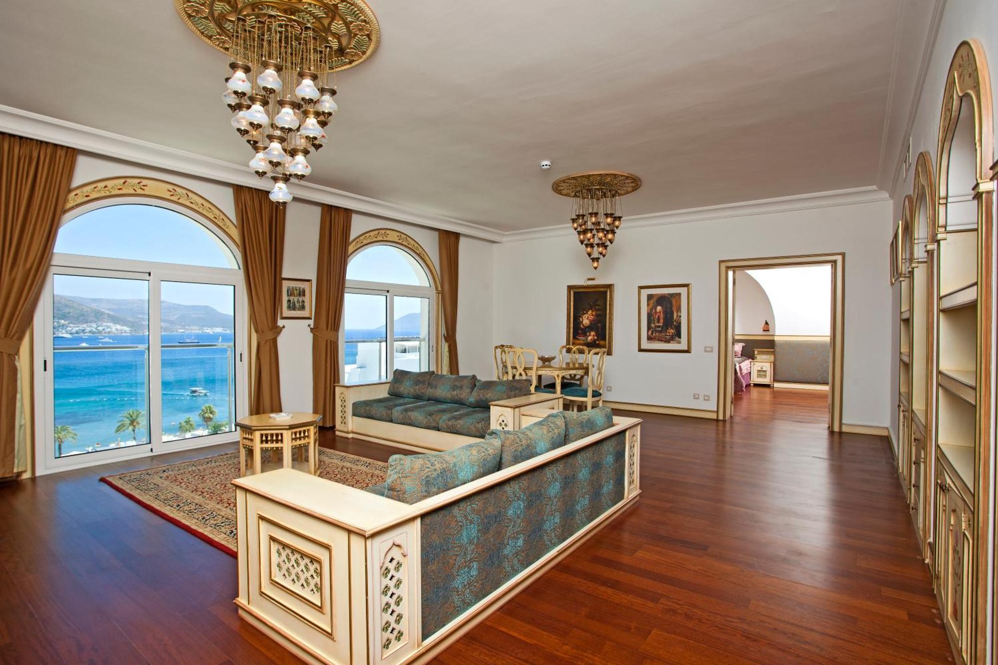 King Suite with Sea View