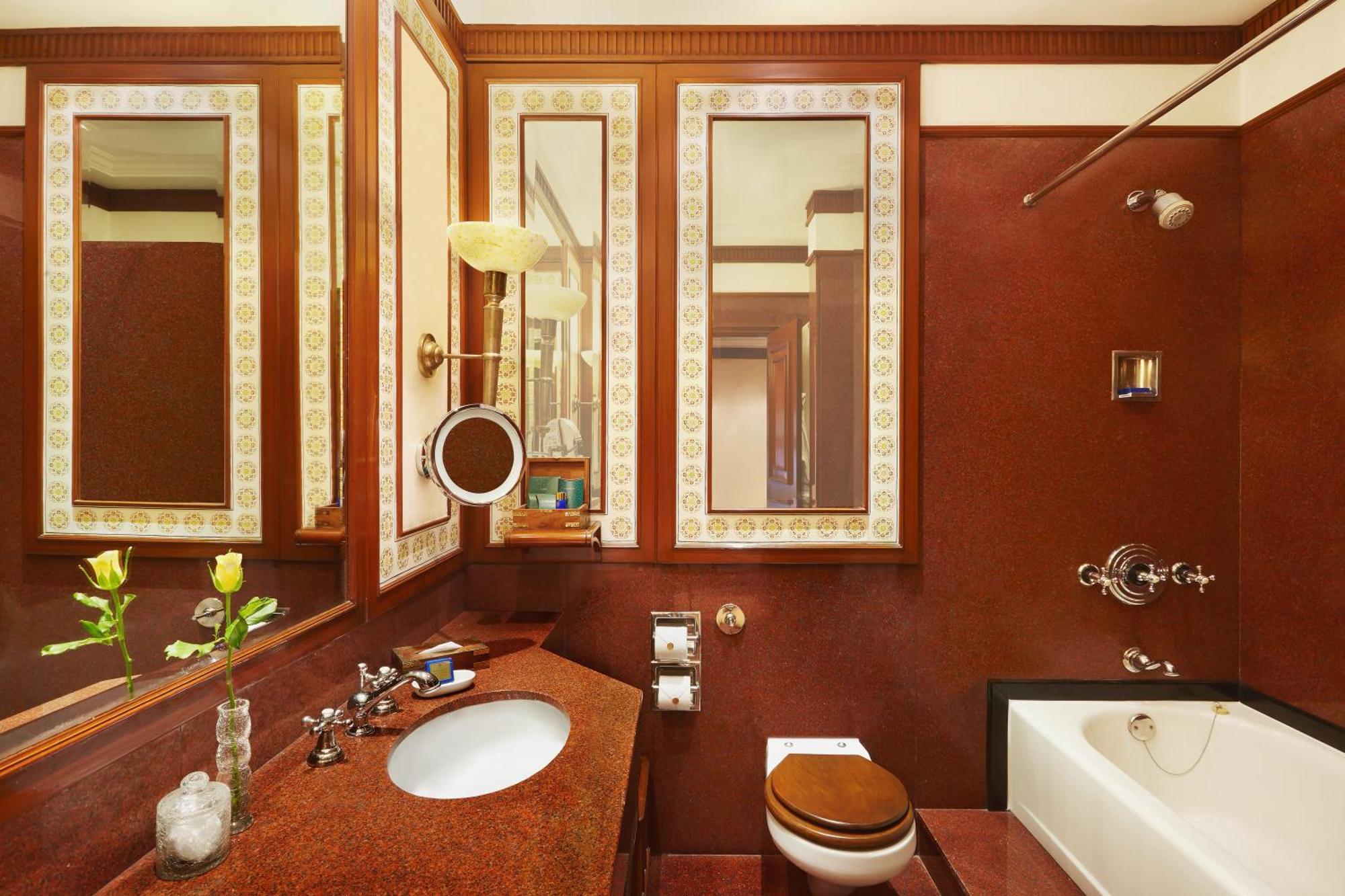 Deluxe Suite With Two Way Airport Transfers
