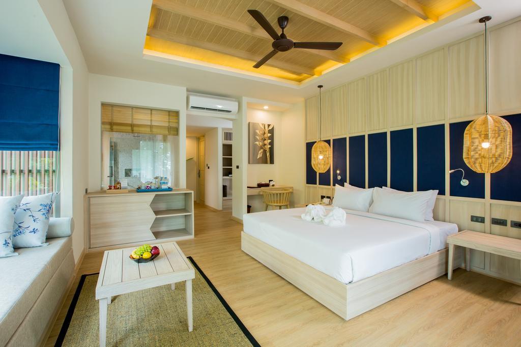 Deluxe Double or Twin Room with Pool Access