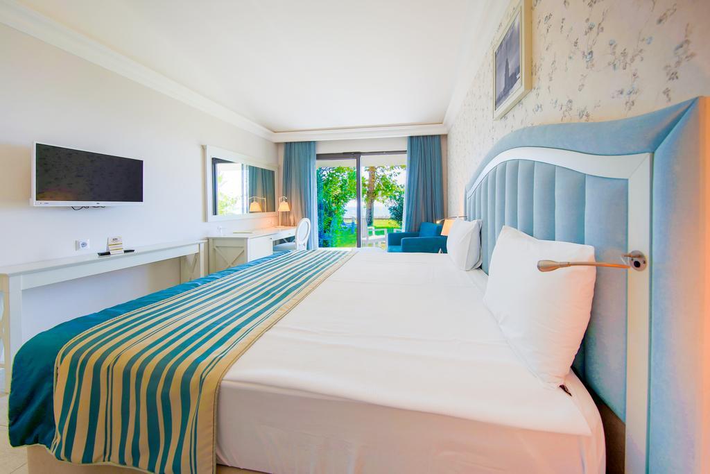 Queen Room with Sea View