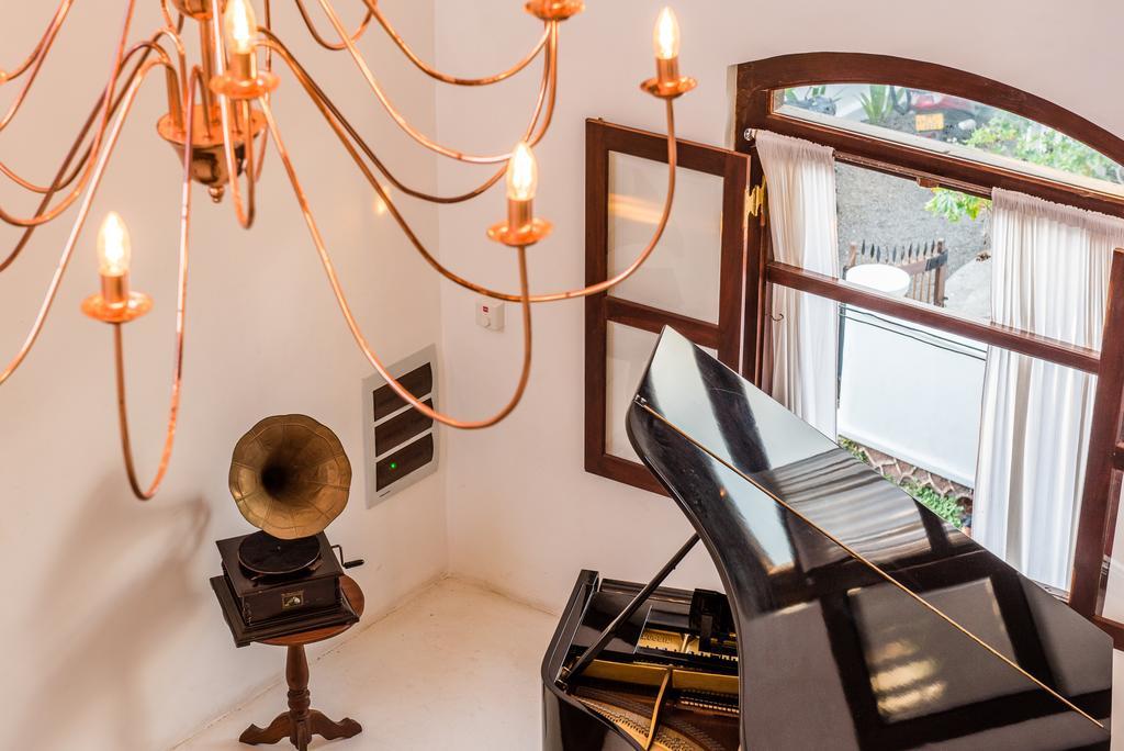 Queen Studio