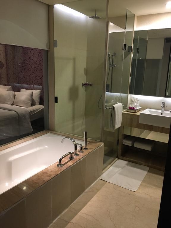 Deluxe Twin Bed with Bath Tub
