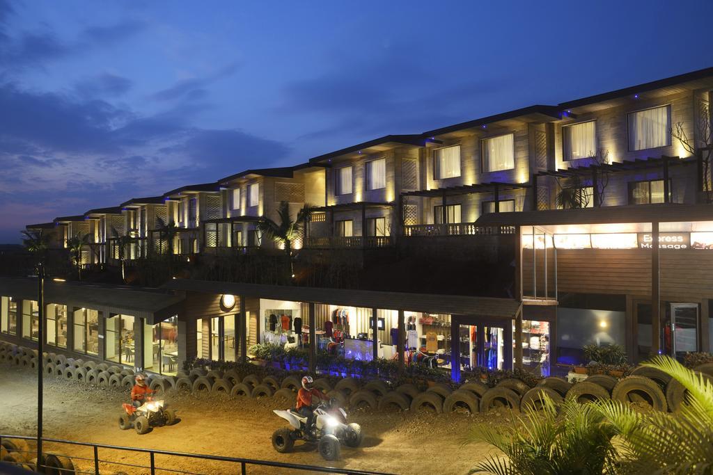 Della Adventure Resort Twin Bed