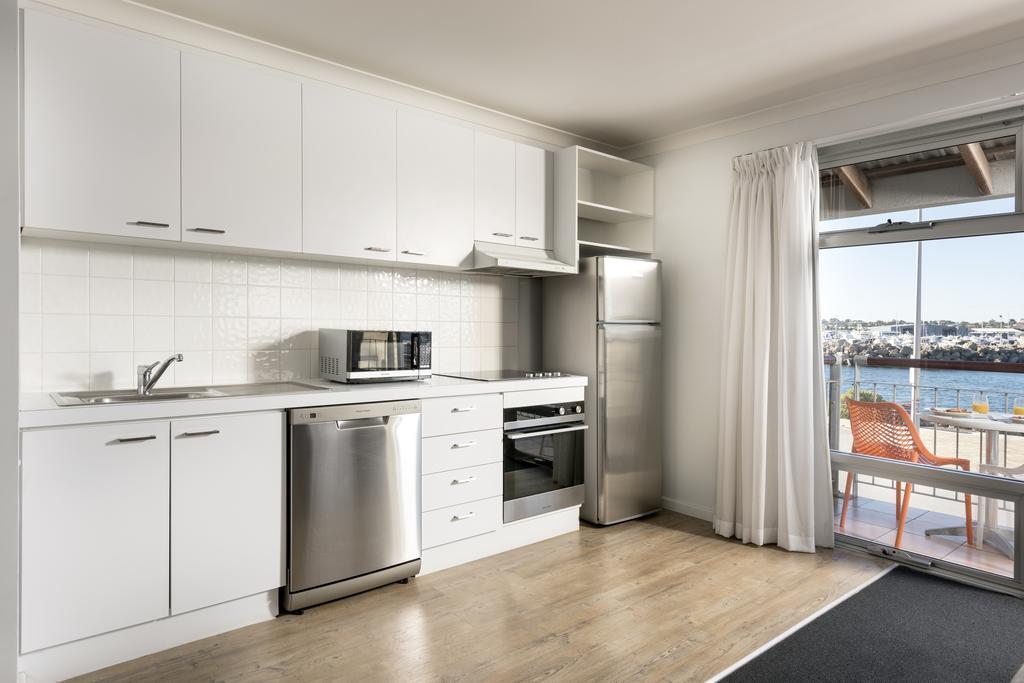 One-Bedroom Apartment with Harbour View,705582499:JPEG