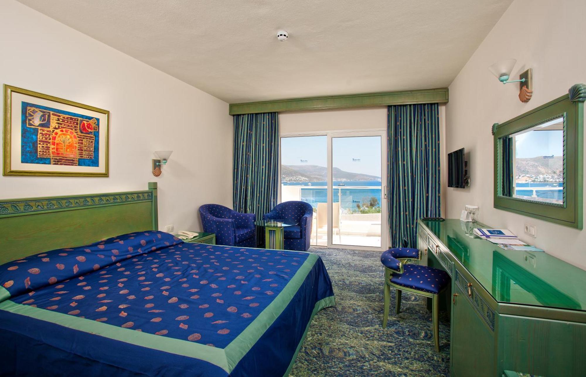 Double or Twin Room with Sea View
