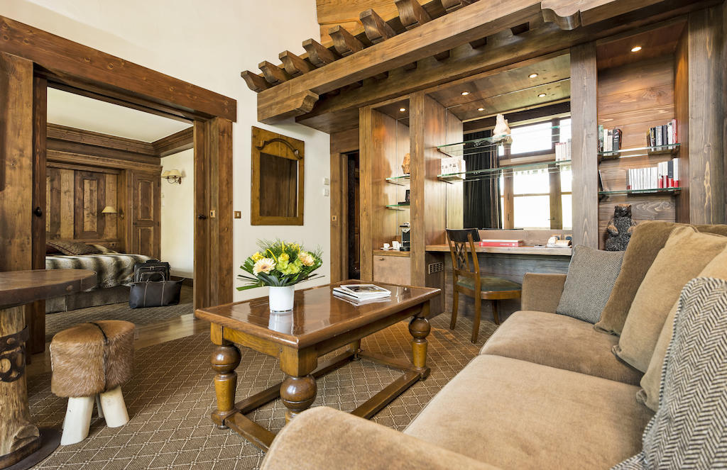 Family Suite (2 Adults + 2 Children)