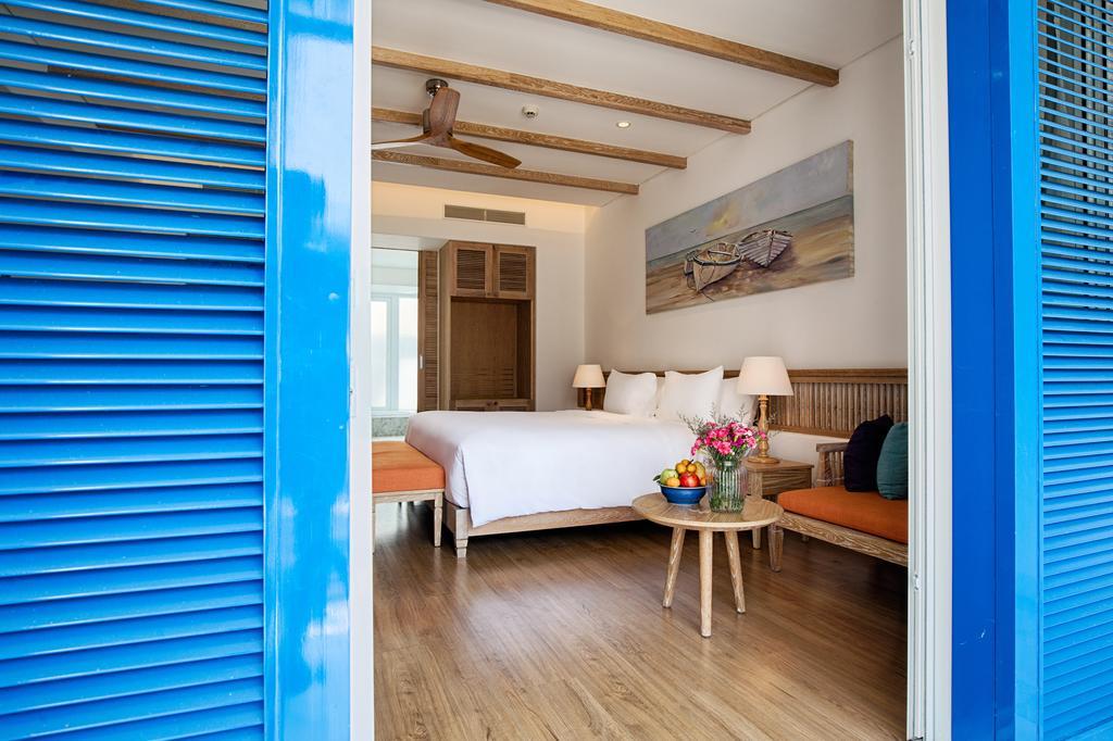 King Junior Suite with Terrace and Bathtub