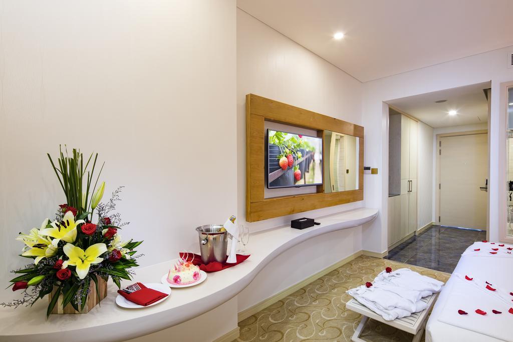 Grand Deluxe Double room with Partial Sea View