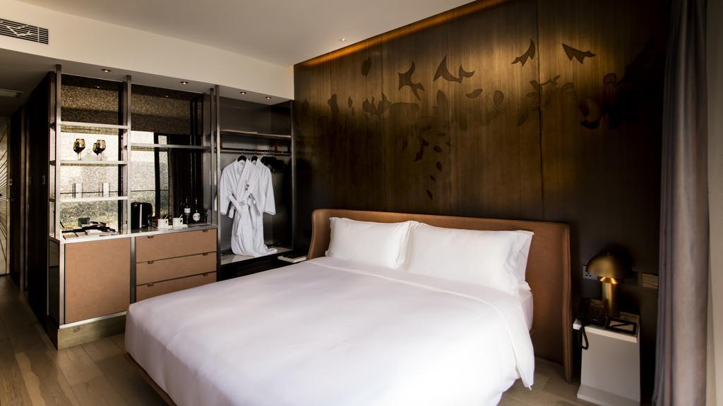 Deluxe Hengqin Sea View King Bed Room