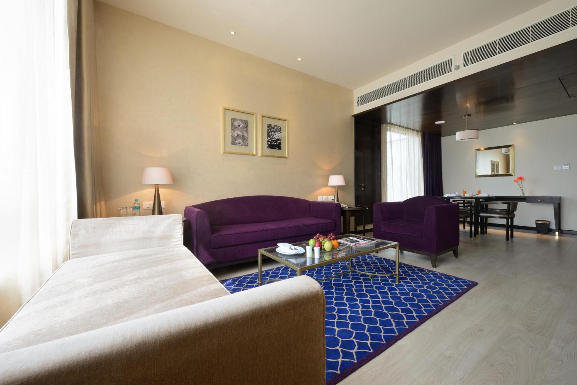 Suite  With 1 Dbl Bed - 25% Off on Laundry, Complimentary Welcome Drink on arrival, Signature Activities & Experiences , Complimentary In-Room Refreshments, featuring Fruit Basket, Cookie Platter