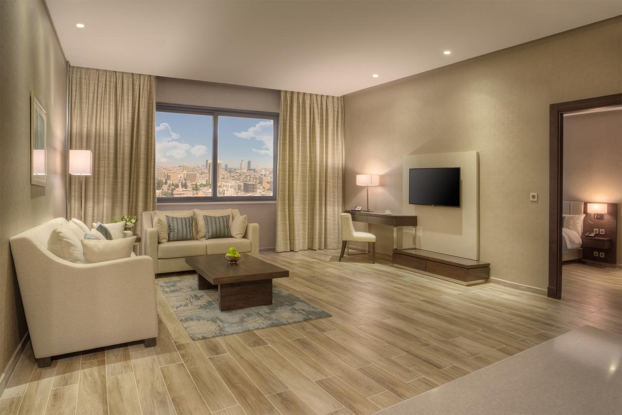 One-Bedroom Grand Suite