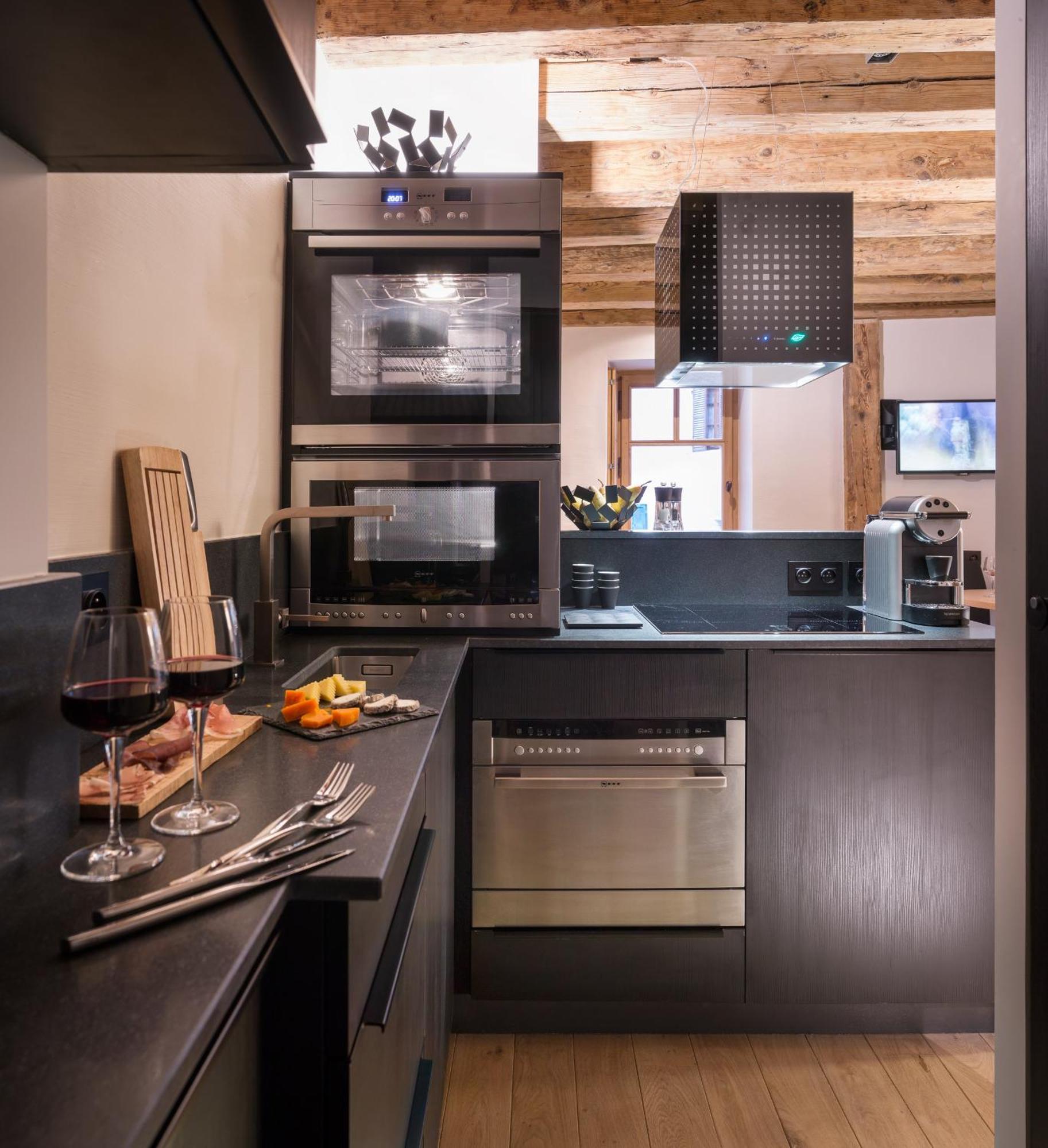 Duplex Apartment with Fireplace and Spa Shower