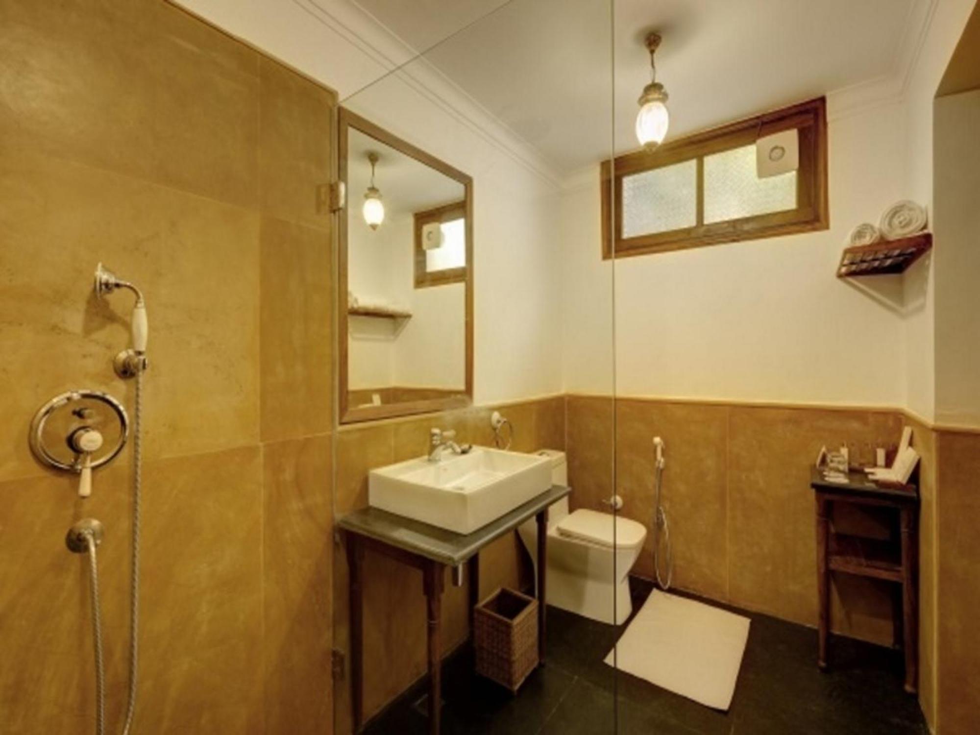 Residency Room with 20% discount on laundry (upto 5 pcs) | 10% discount on food and beverages