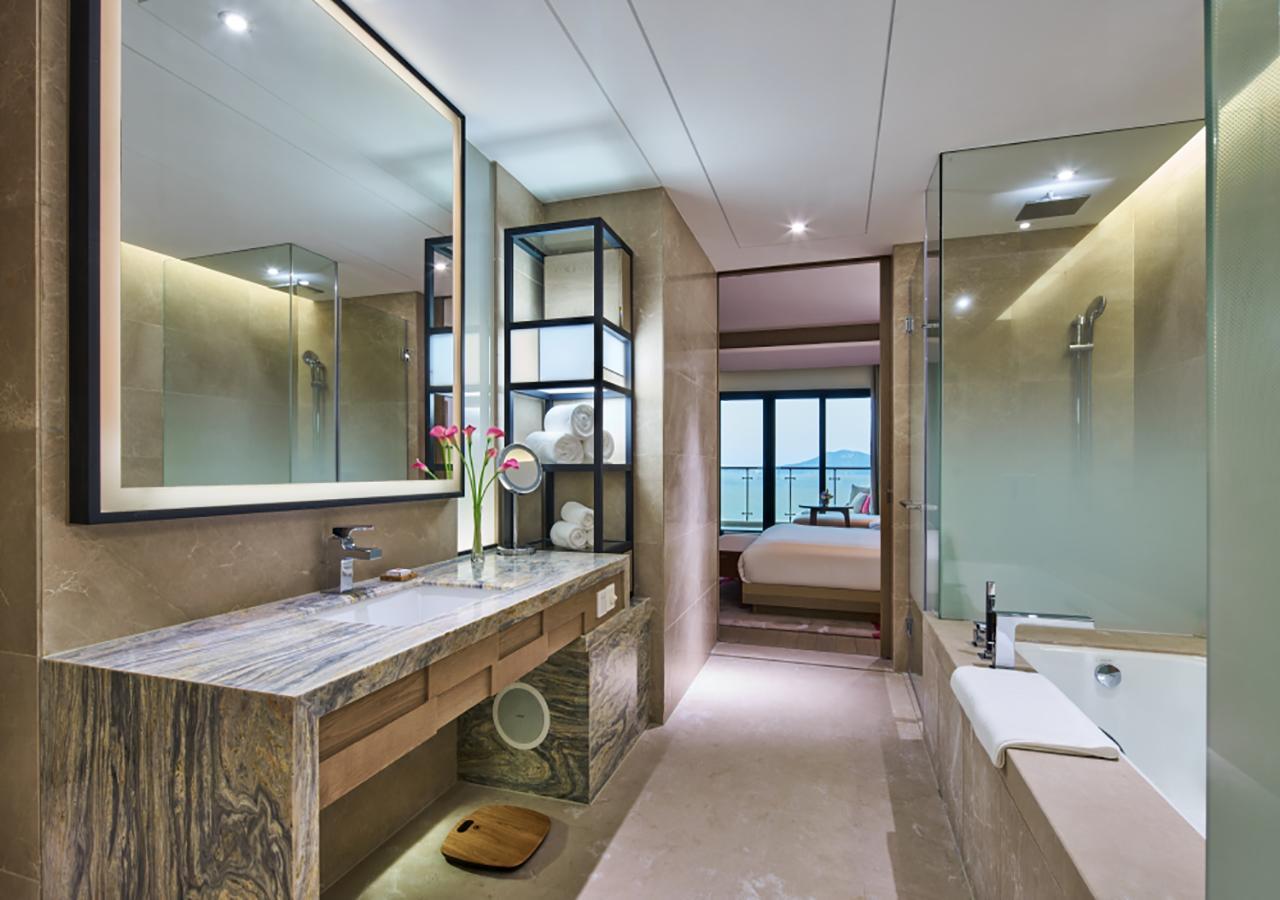 Deluxe King Room with Ocean View