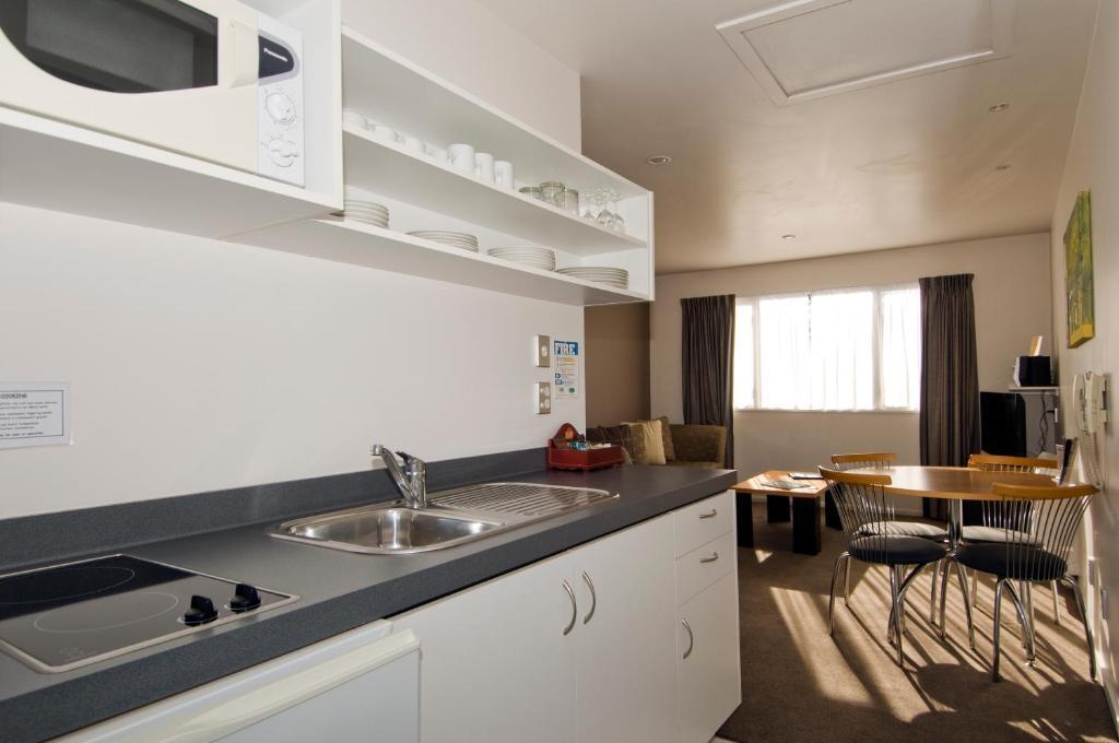 Two-Bedroom Suite with Spa Bath,444995022:JPEG