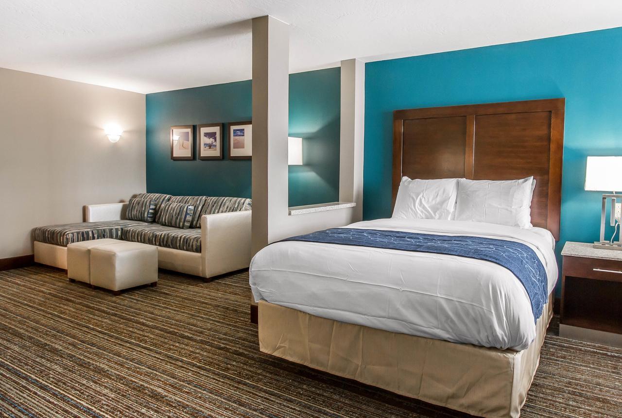 Queen Suite with Sofa Bed - Non-Smoking