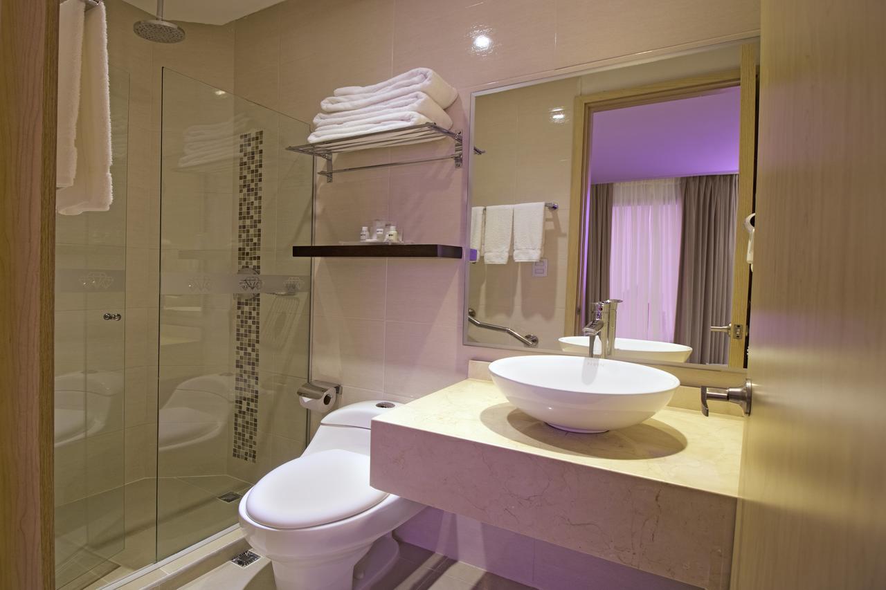 Queen Room with City View - Non-Smoking