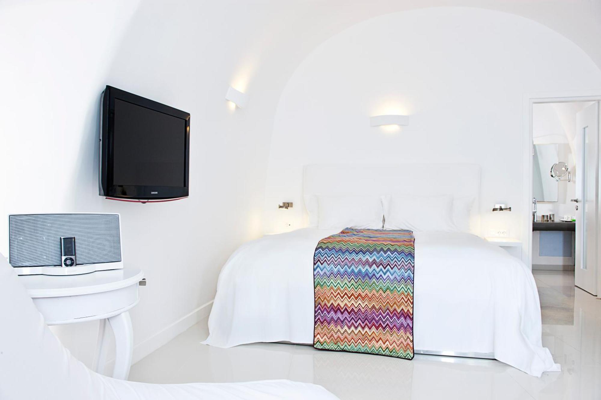 Superior Οutdoor Jetted Tub Suite