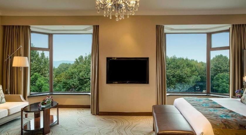 Junior Suite - Open-plan studio design