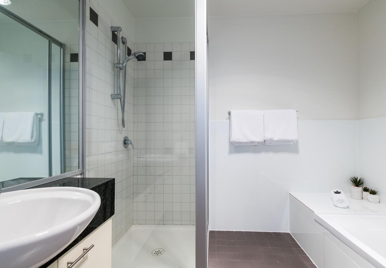 Wapping - Collins Three-Bedroom Apartment