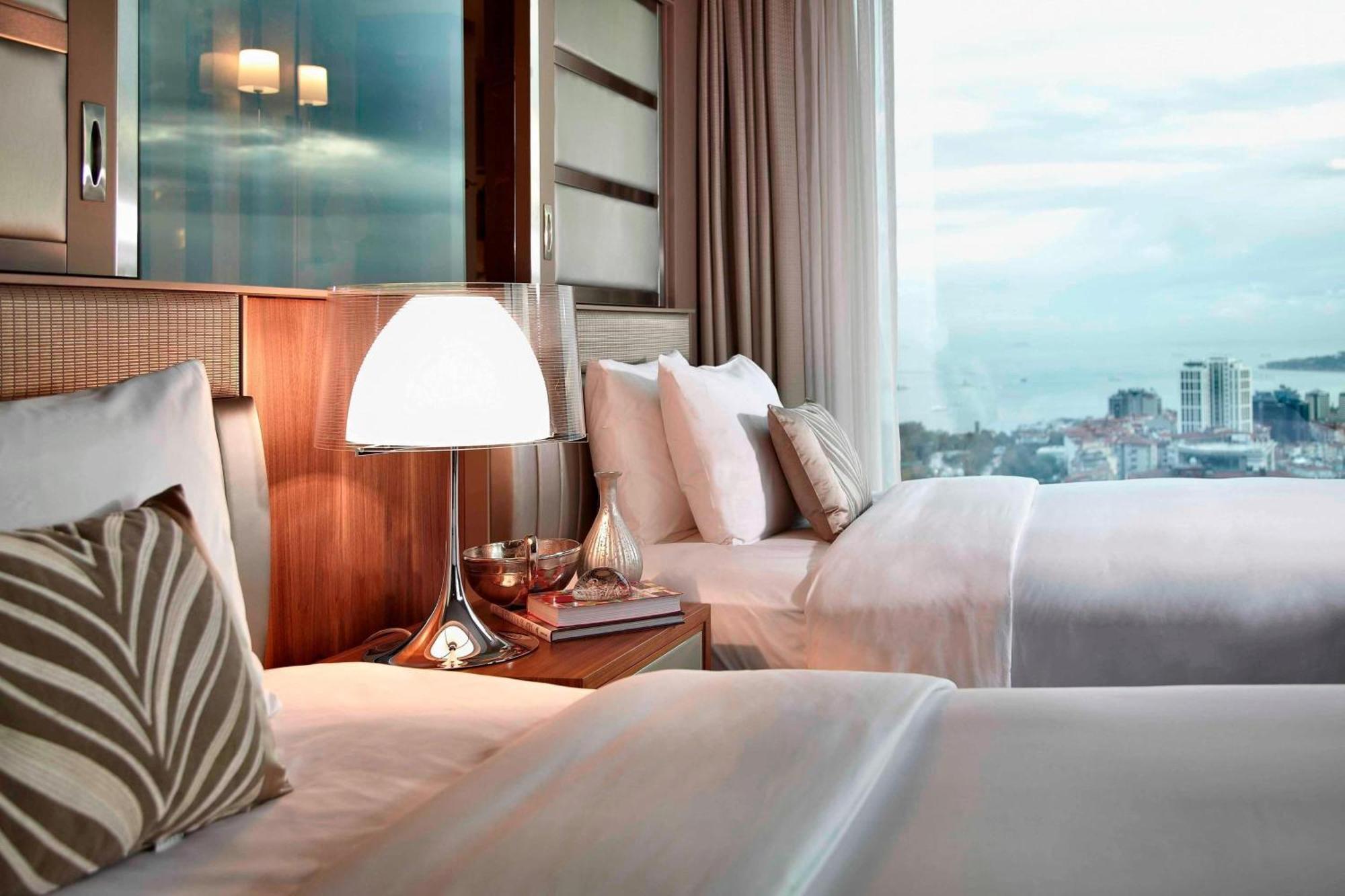 Executive Twin Room with Club Lounge Access and Bosphorus View