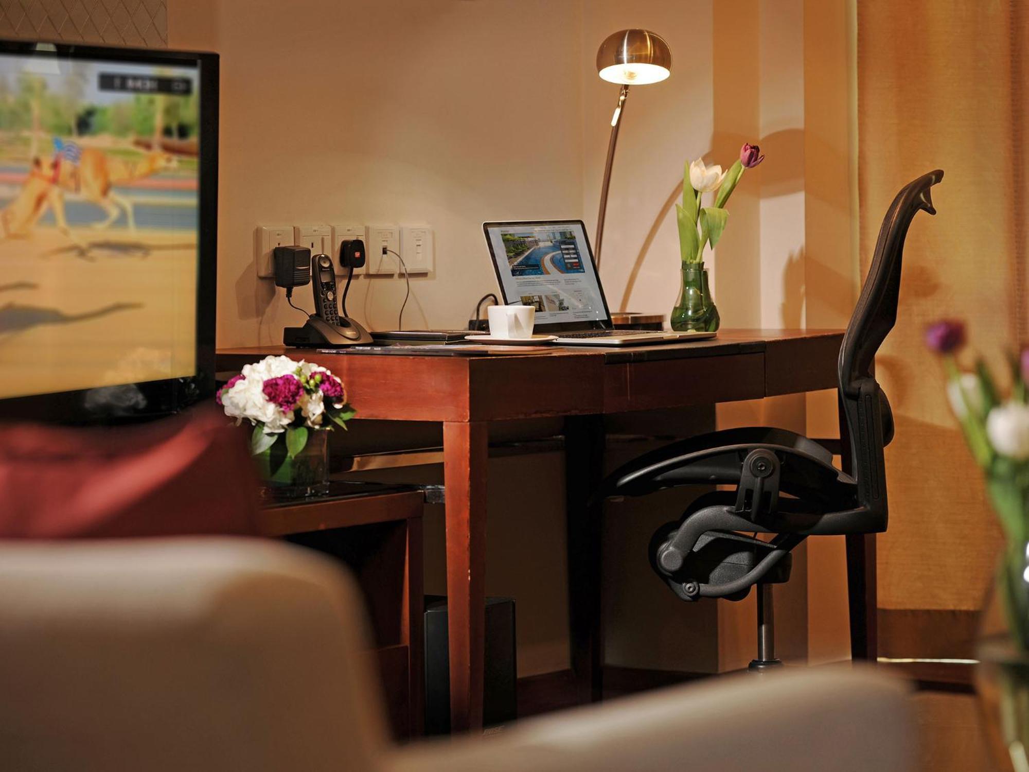 Deluxe Studio,702960082:JPEG