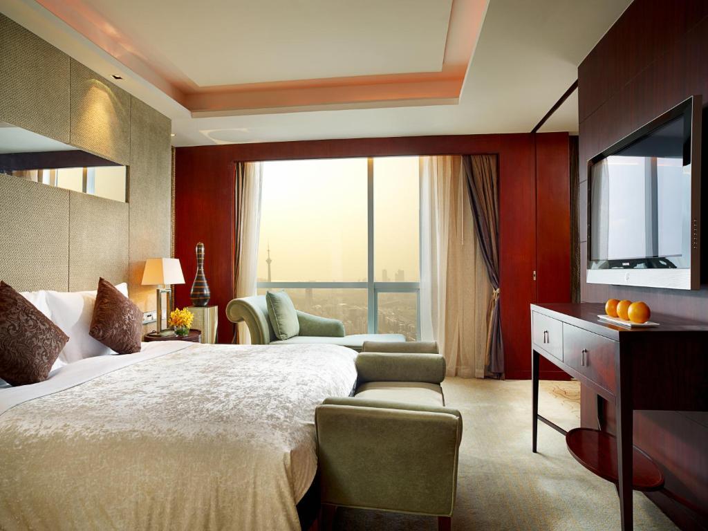 Superior King Room with City View - Club Sofitel