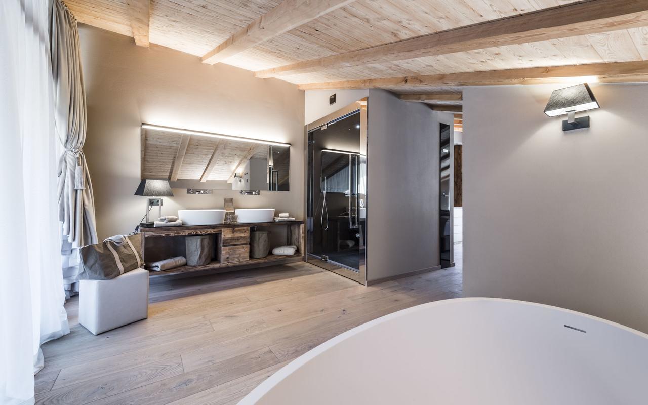Suite with Mountain View