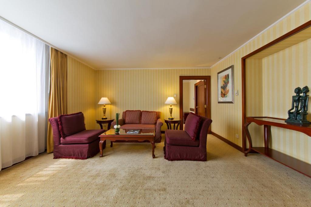 Deluxe Suite