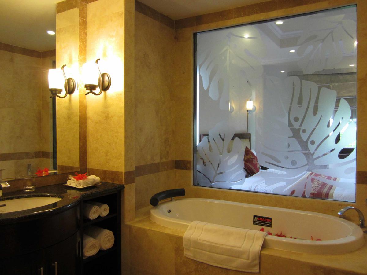 Deluxe Double Room with Balcony and Sea View