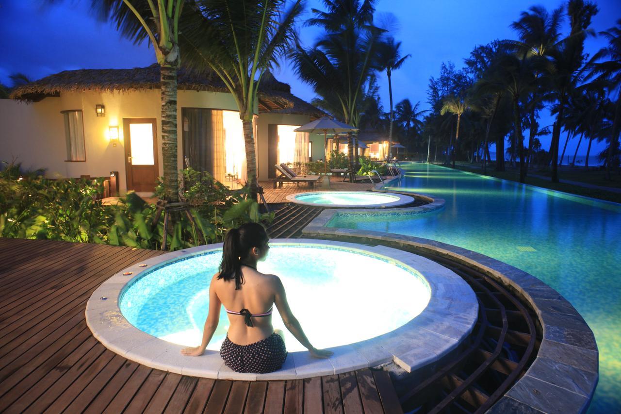 Oceanfront Jacuzzi Villa - Adults Only
