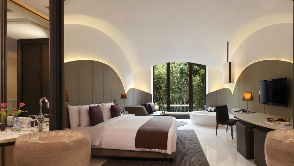 The Roseate Lake Access Suite with Hi-Tea (16:30 to 17:30 Hrs), Both way airport transport, 15 % discount on Spa, Laundry and Car Services