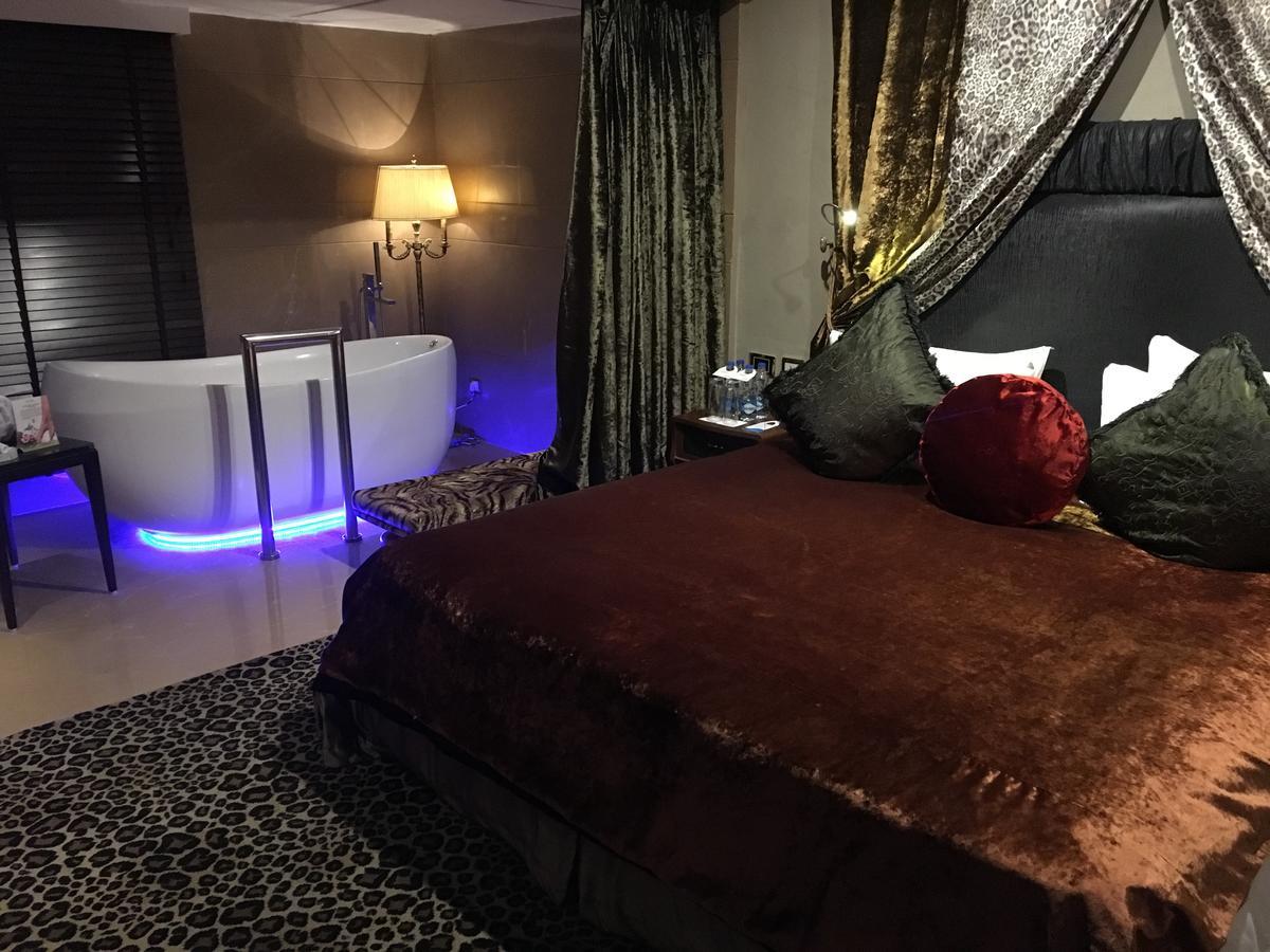 Executive Suite,653750157:JPEG