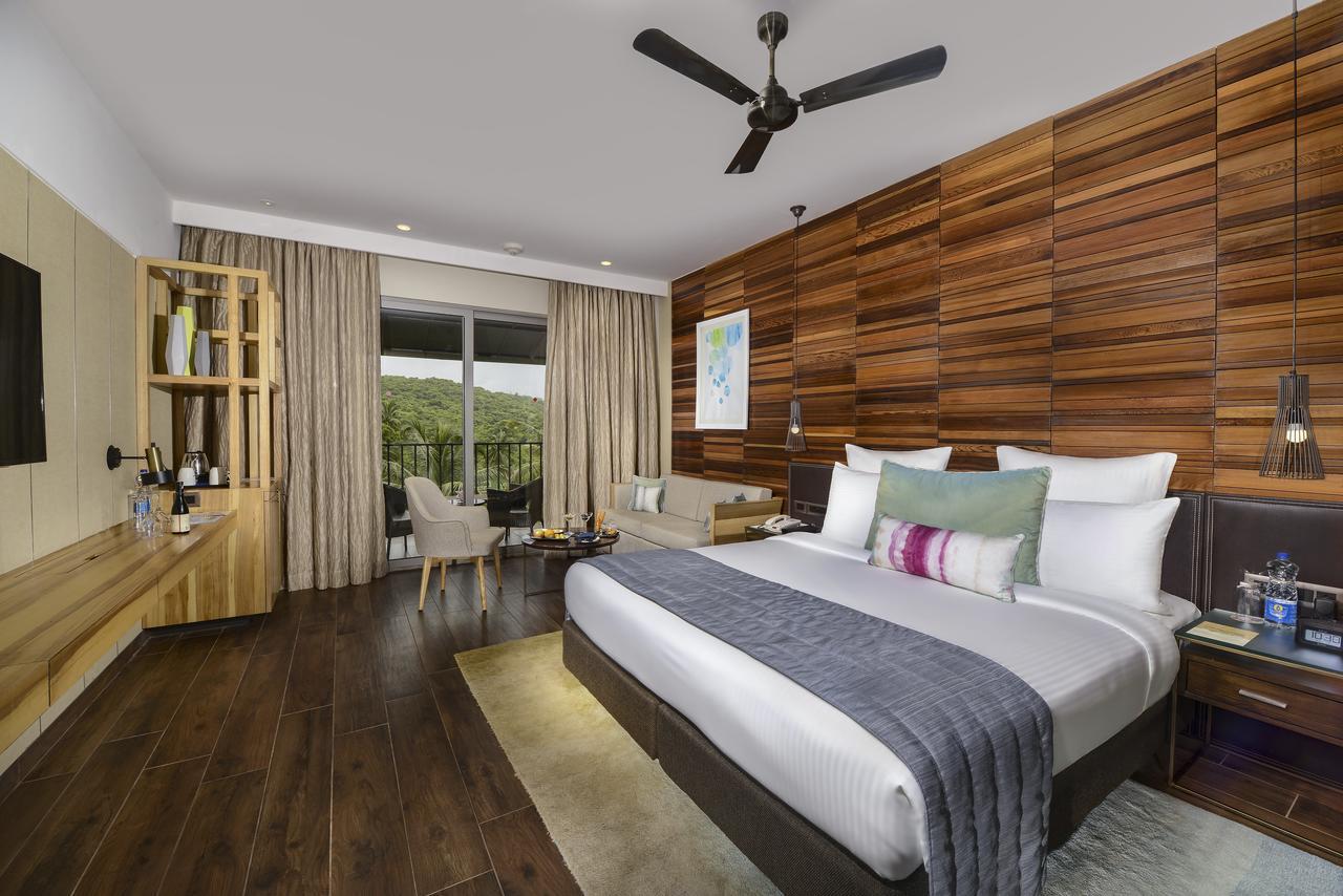 Luxury King Room with Pool View