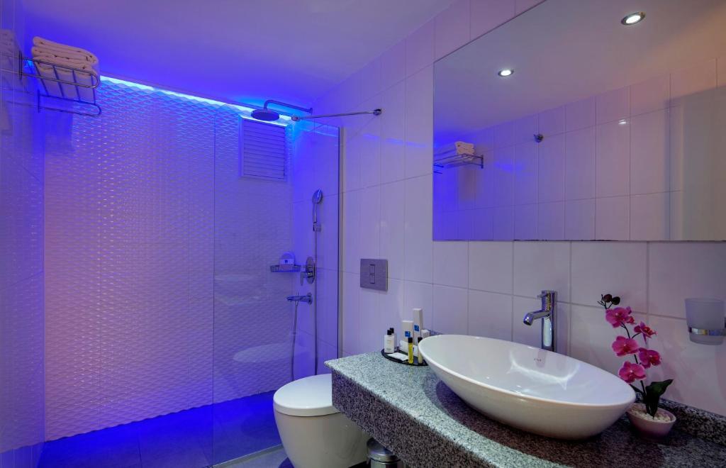 Double or Twin Room with Sea View (2 adults + 2 children)