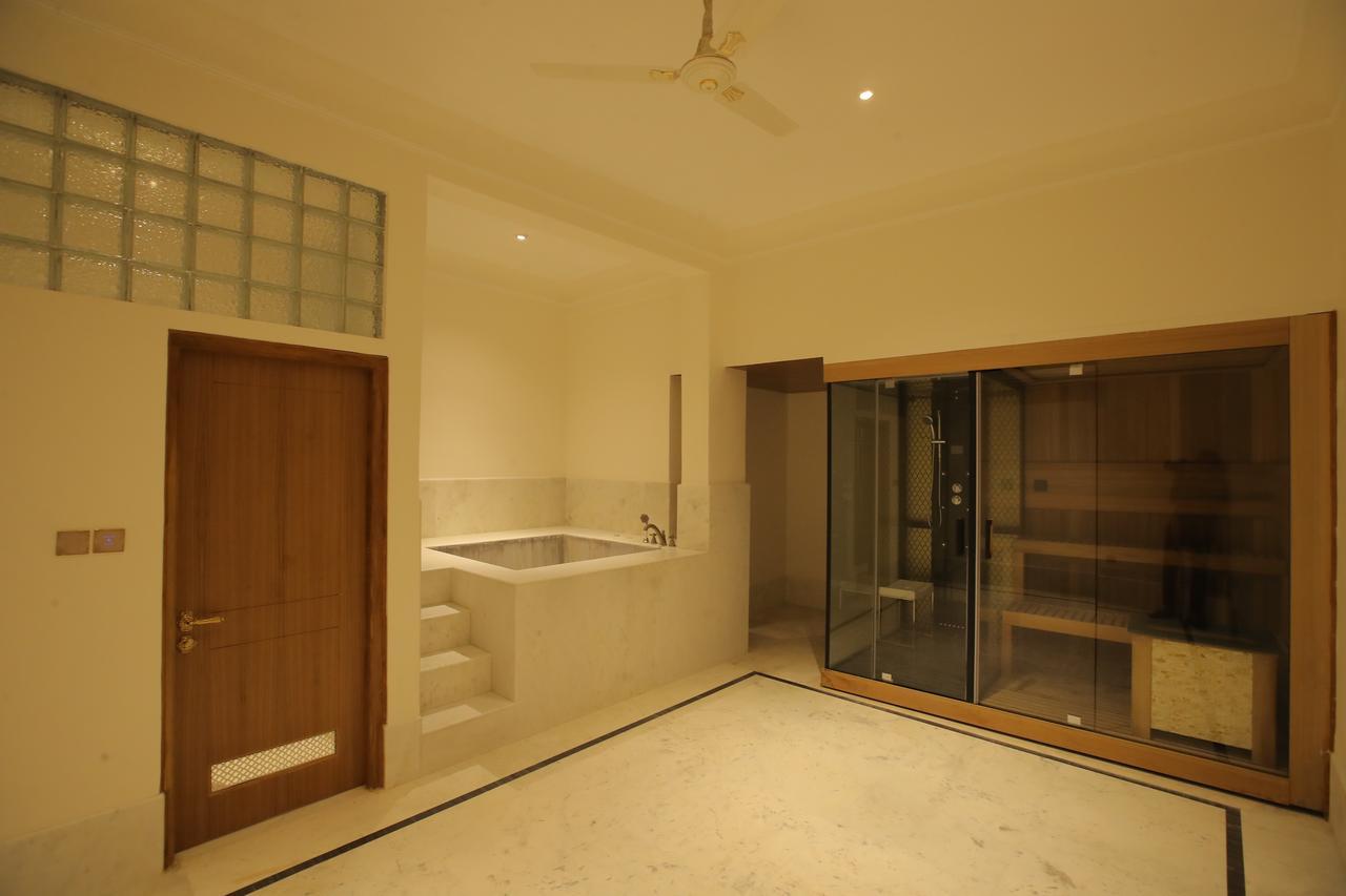 Royal Exclusive Villa Suite with Private Pool : Welcome drink on arrival, 2 pints of Kingfisher lager beer, One child up to 10 years complimentary without extra bed,20% discount on all resort services