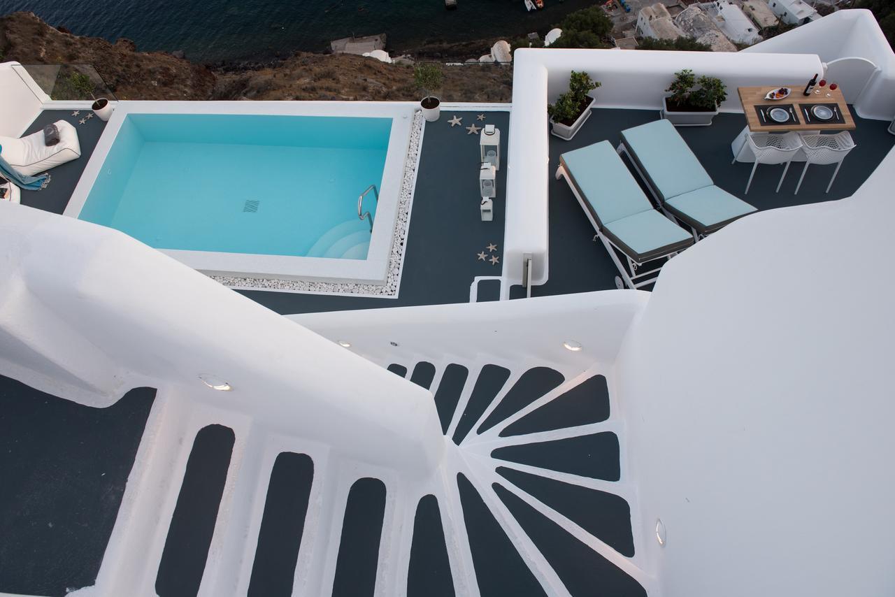 Deluxe Villa with Outdoor Private Heated Pool and Caldera View