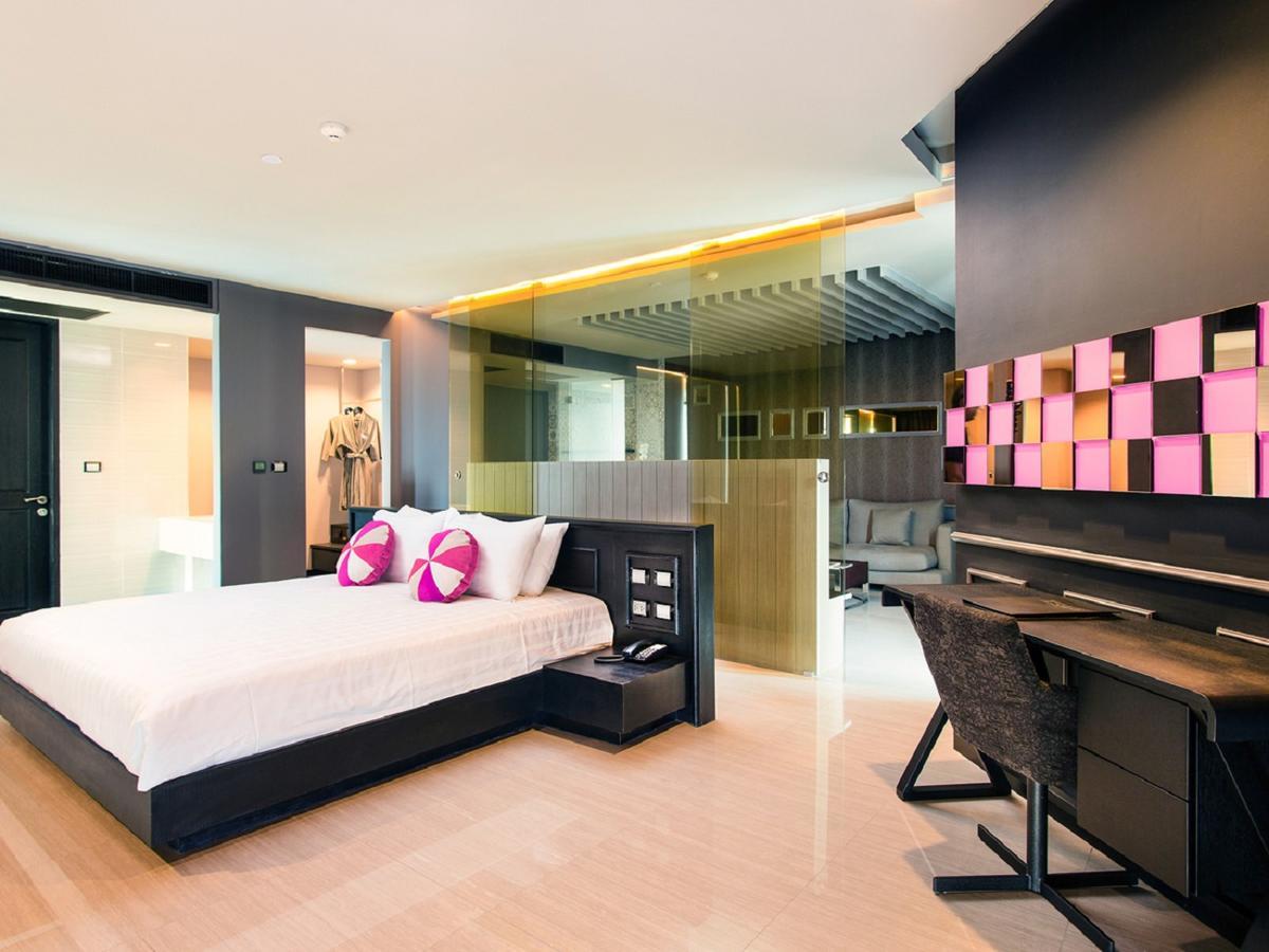 One-Bedroom Oceanfront Suite