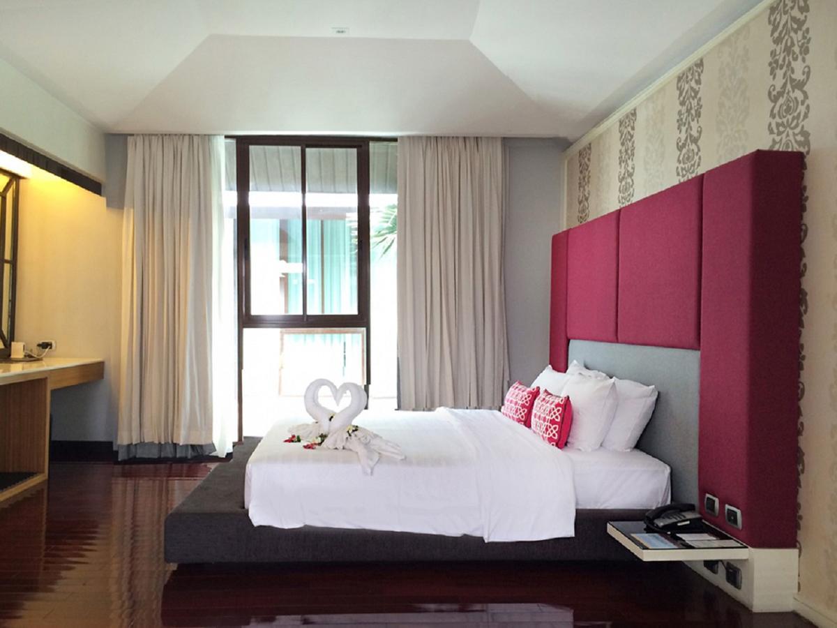 Deluxe King Room with Pool View