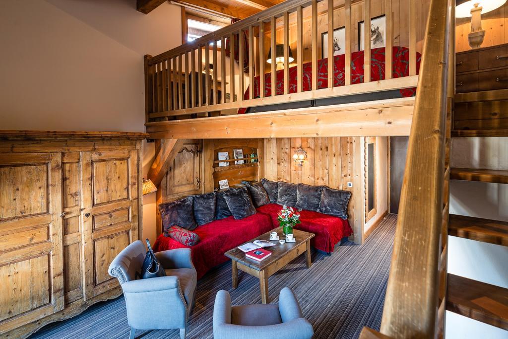 Duplex family Room,67104496:JPEG