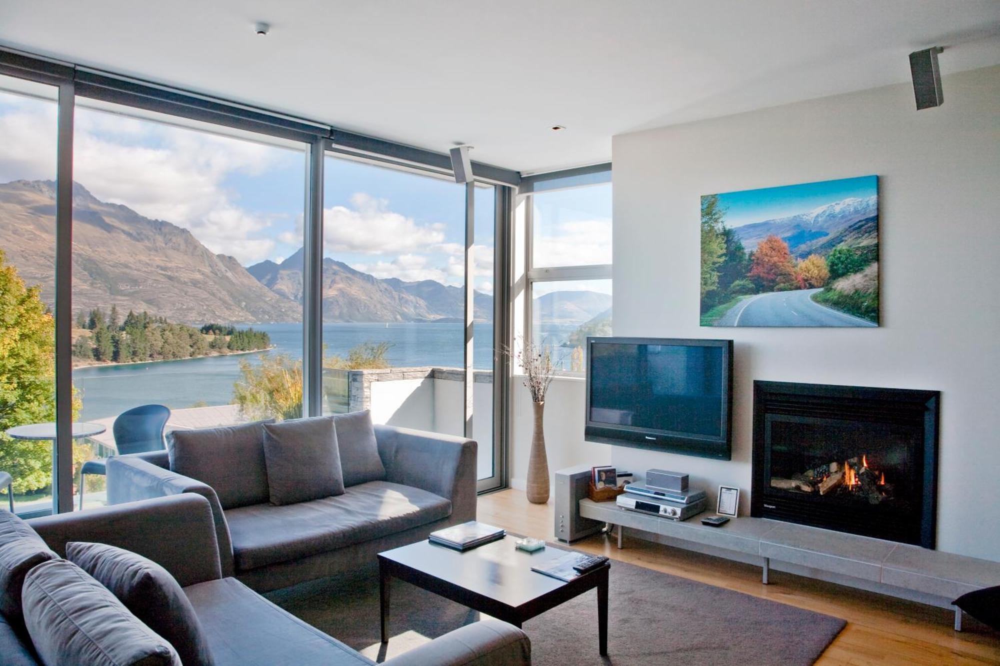 Lake View One Bedroom Apartment Balcony,1746844654:JPEG