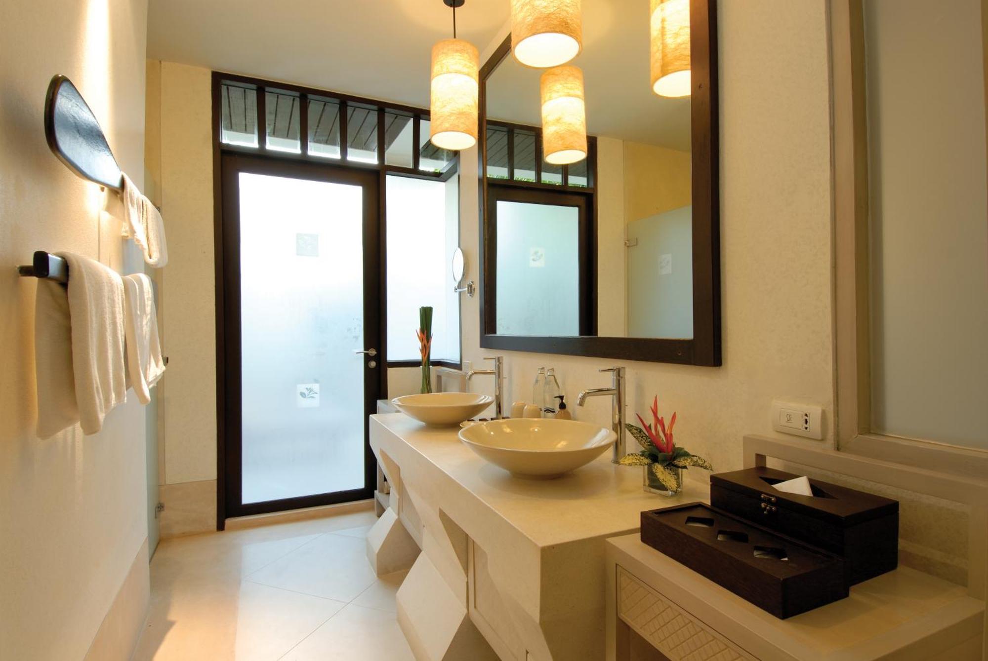 Private Garden Pool  with Round Trip Airport Transfer
