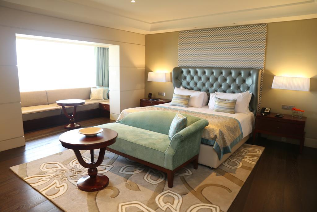 Taj Club Room City View King Bed,186054405:JPEG