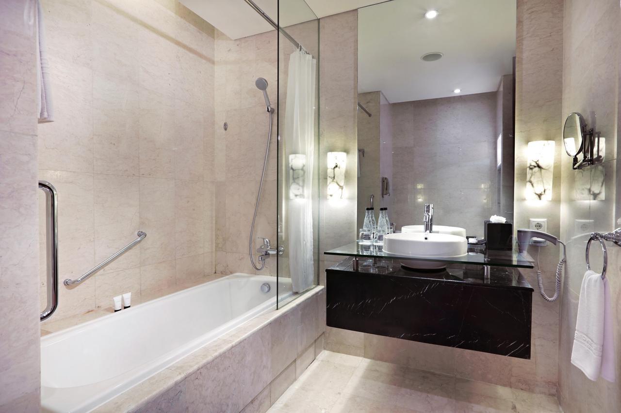One-Bedroom Suite,702335839:JPEG