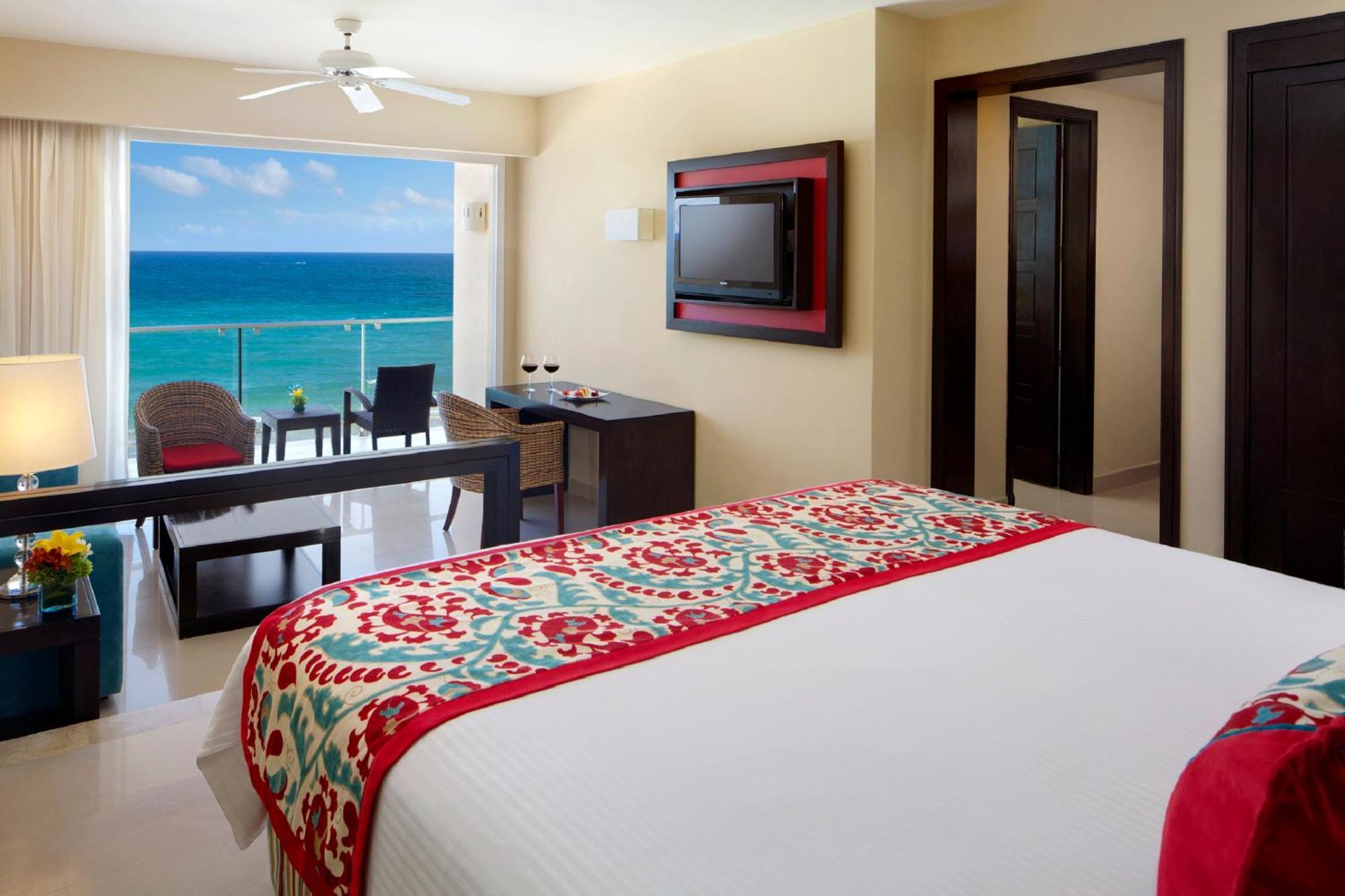 Junior Suite Ocean Front King Bed