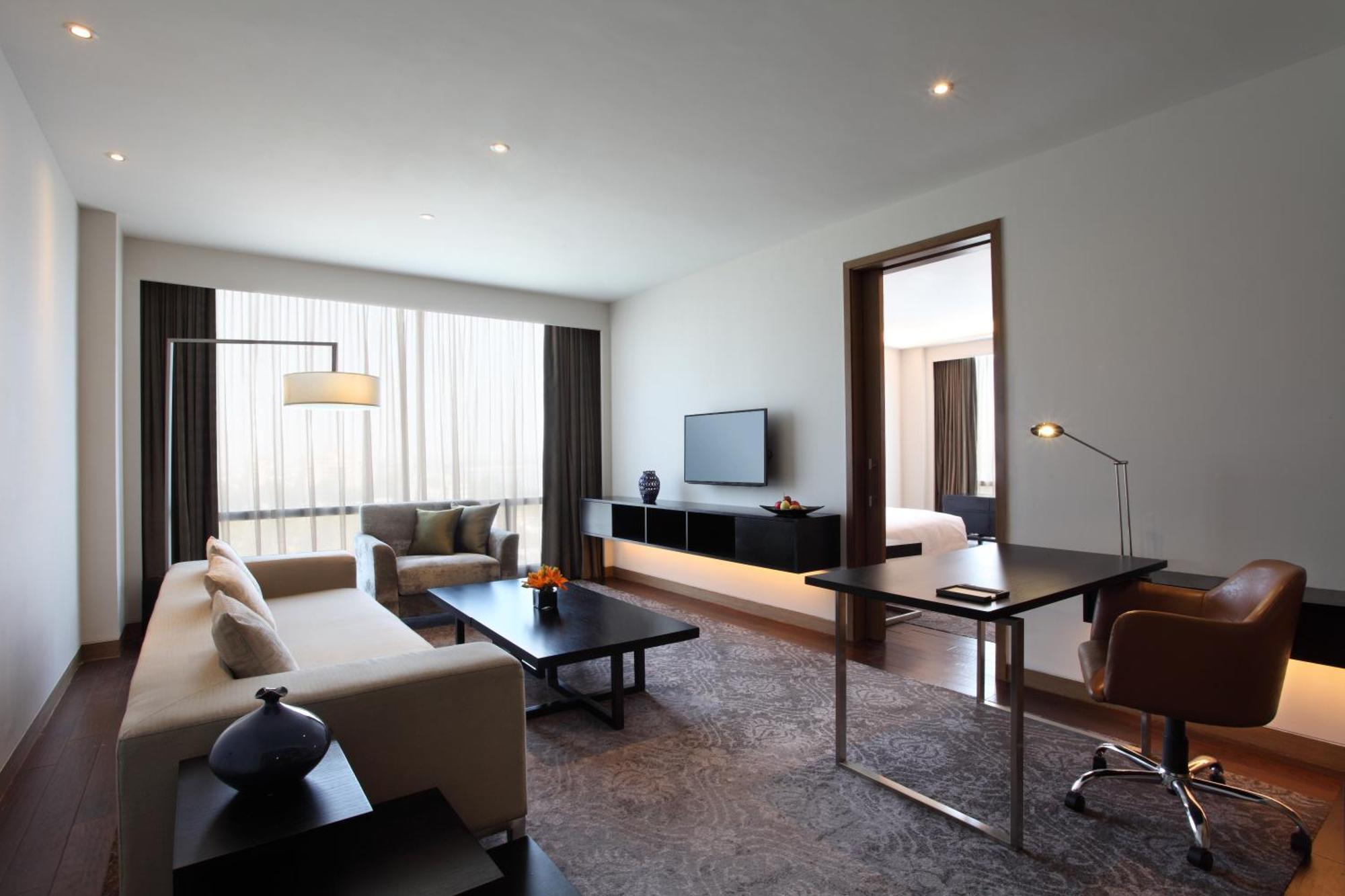 Executive Suite |  15% discount on Spa & 20% discount on F&B (Till 31st Oct)