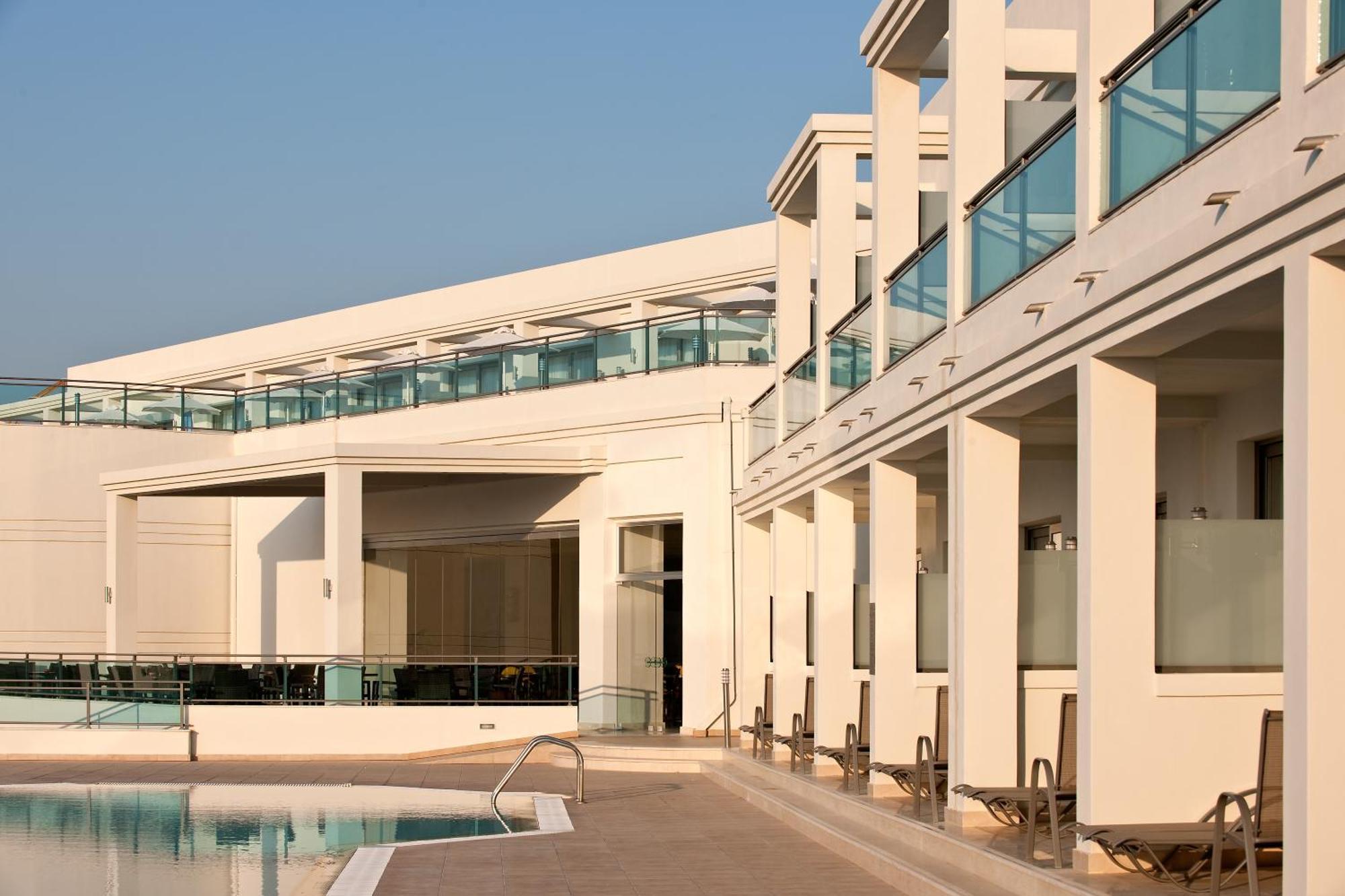 Junior Suite Sea View with Sharing Pool