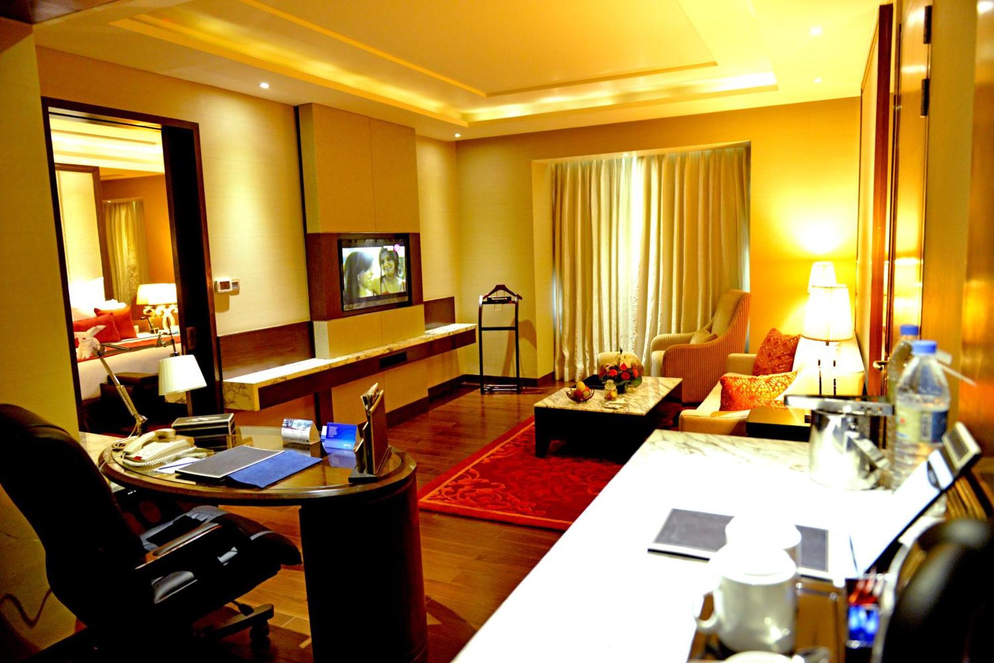 Suite with Bathtub and Living Room - Non Smoking Room with 02 beer or 02 Pegs(IMFL) or 02 Mocktails and 02 pcs laundry, Complimentary INR 500 Hotel Credit on min usage of INR 2000 at market place restaurant on Food & Soft Beverages, 50% off on Mini B